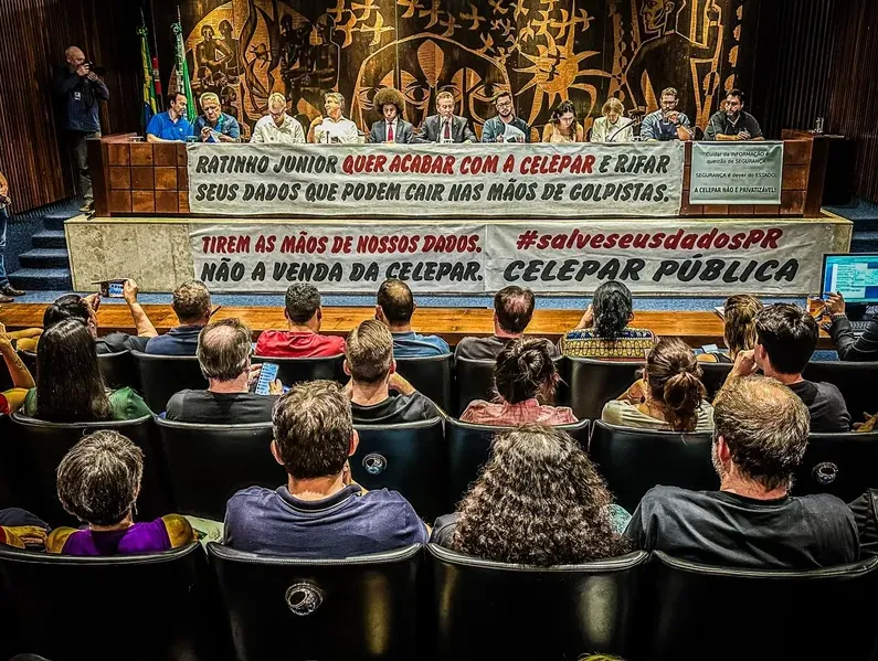 Após ação apresentada por PT e Psol, Flávio Dino suspende privatização da Celepar no Paraná
